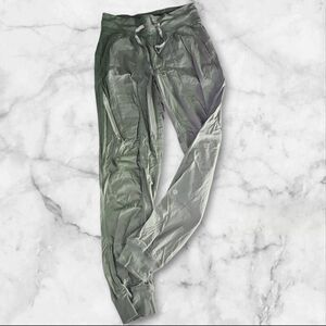 Lululemon Size 4 Dance Studio Pants